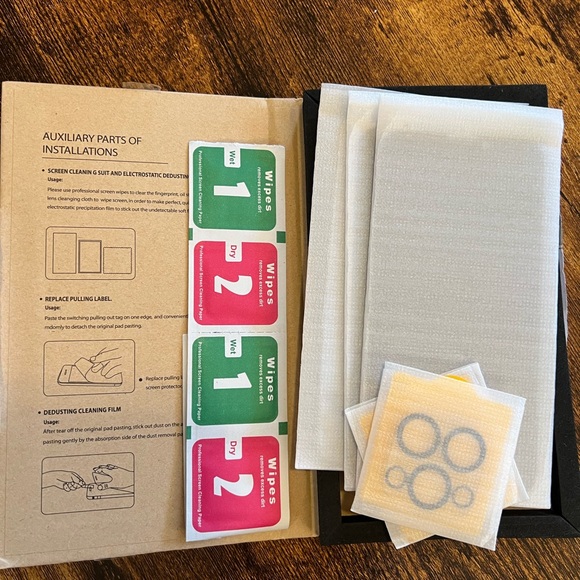 ☀️🆕 iPhone 13 Pro Screen Protector Kit - Picture 3 of 9